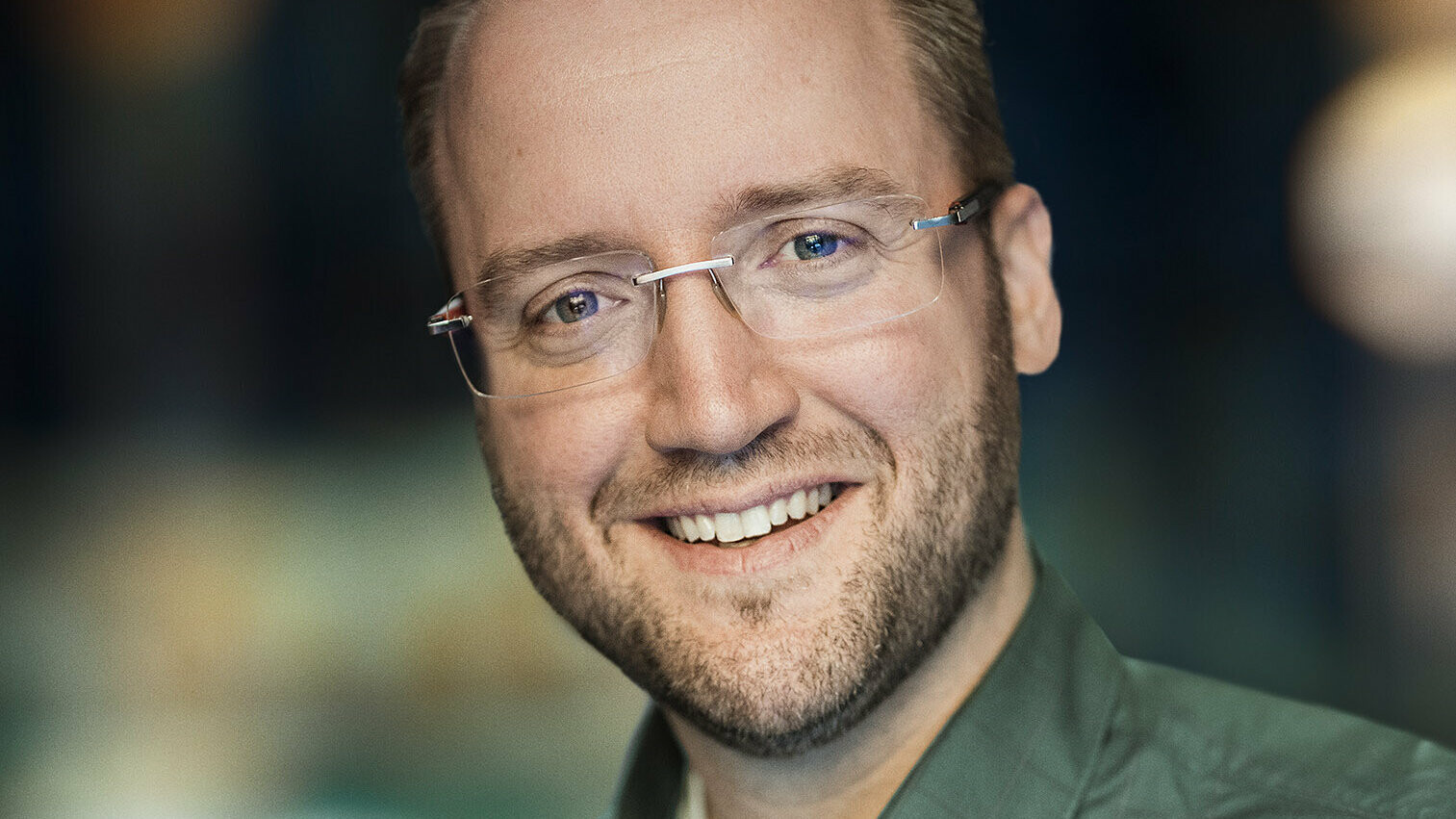 Christian Wirth ist der neue Leiter der Objektberatung in Österreich. Wirth lächelt in die Kamera.