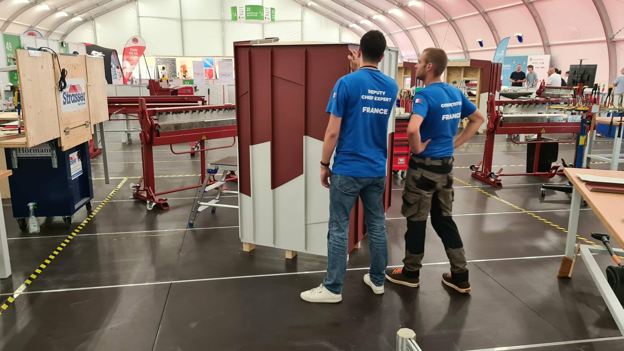 Innenaufnahme der Halle bei den EuroSkills 2023 in Gdansk, Polen.